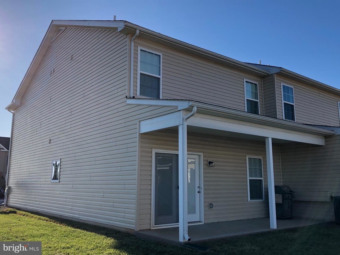 47 Cavendish Way, Falling Waters, WV 25419 Townhouse for Rent in