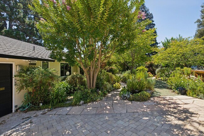 Foto del edificio - Beautiful Ranch Home with Bonus Room & Detached ADU | Minutes to Downtown