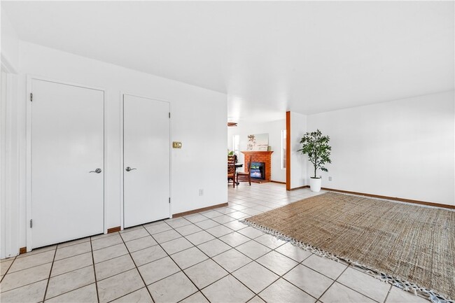 Building Photo - 6682 Alexandria Dr