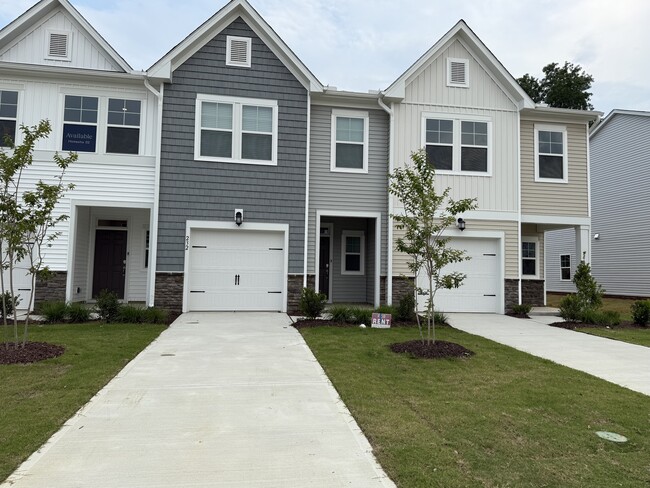Building Photo - 232 Paramount Dr