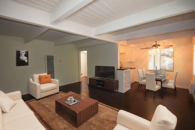 Foto del edificio - 6125 Whitsett Ave
