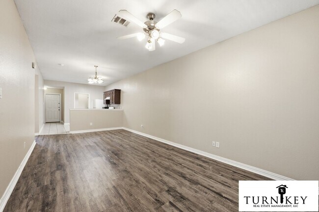 Foto del edificio - 3116-3118 S Cherry Ln