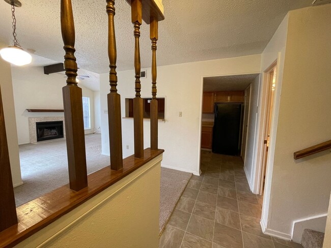 Foto del edificio - 1218 Royal Crest Dr