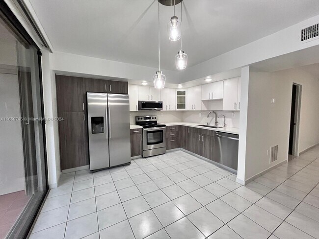 Foto del edificio - 8005 SW 107th Ave