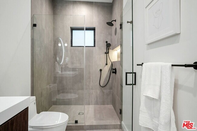 Foto del edificio - 2352 Riverside Dr