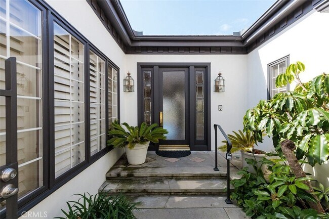 Building Photo - 23 Marbella