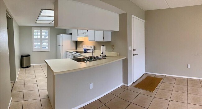 Foto del edificio - 211 Meadow Ln