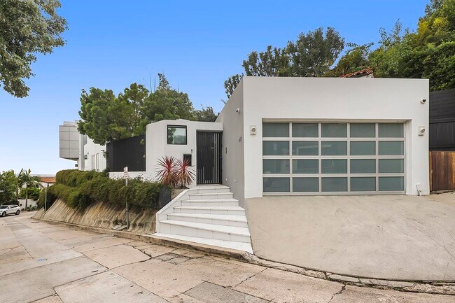 Garage - 1377 Miller Pl
