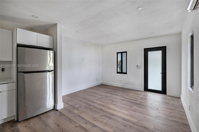 Foto del edificio - 6905 NW 4th Ct