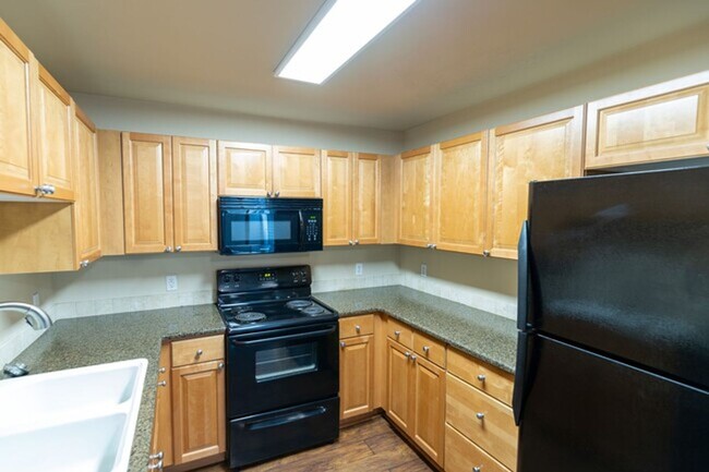 Building Photo - Ground-Floor 2BR/2BA Condo in Post Falls –...