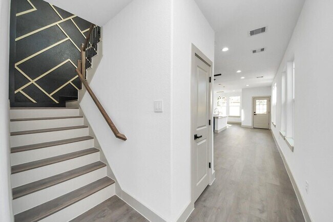 Building Photo - 7973 Joy St