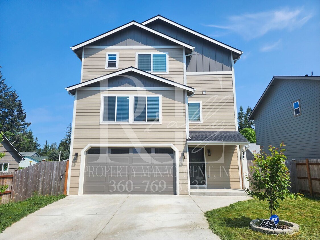Primary Photo - Modern, Spacious, & Conveniently Located H...