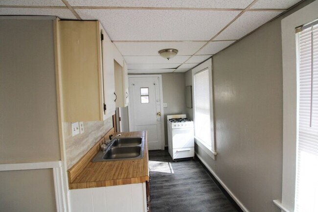 Building Photo - 517 S 40th W Ave