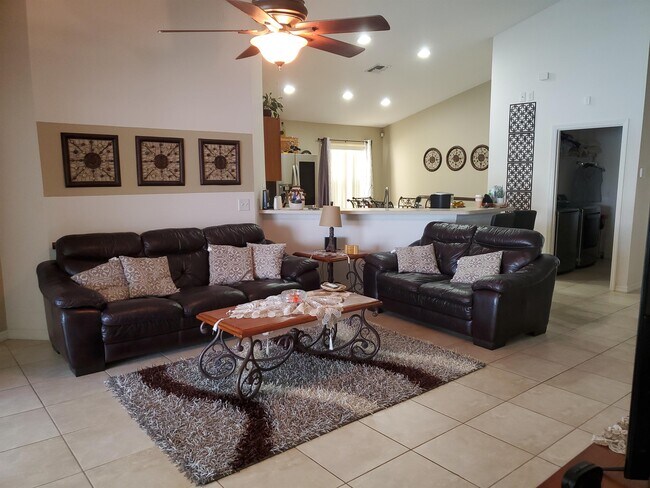 Building Photo - 2674 Willow Glen Cir