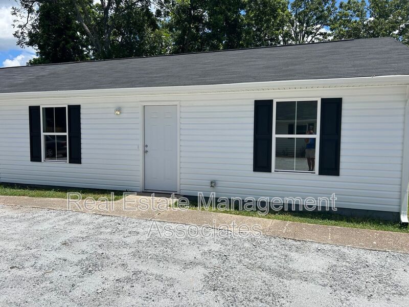 Primary Photo - 215 W Quilly St