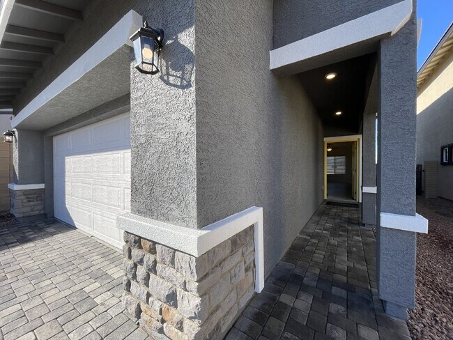 Foto del edificio - 4 BED 2.5 BATH 2 CAR GARAGE SINGLE FAMILY HOME IN CADENCE, HENDERSON w/ LARGE BACKYARD