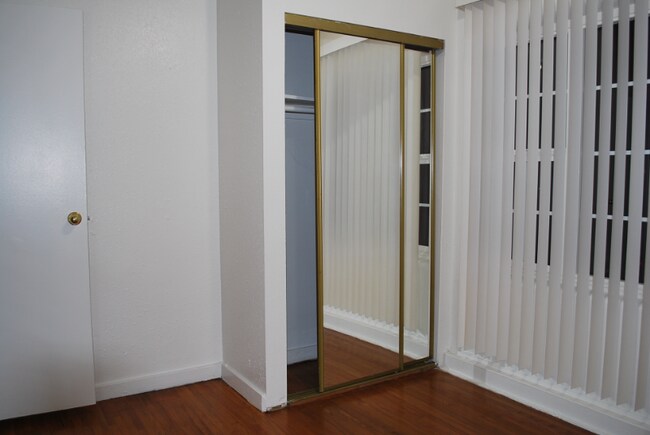 Foto del edificio - 636 N Plymouth Blvd