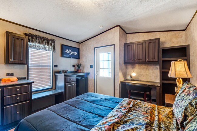 Foto del edificio - 2100 Sleepy Valley Rd