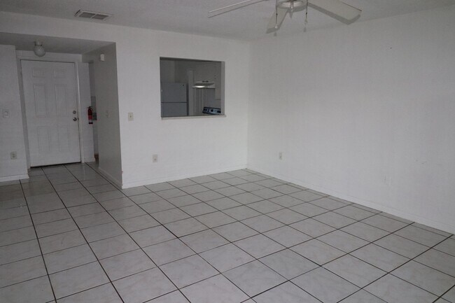 Foto del edificio - 727 Lucaya Dr