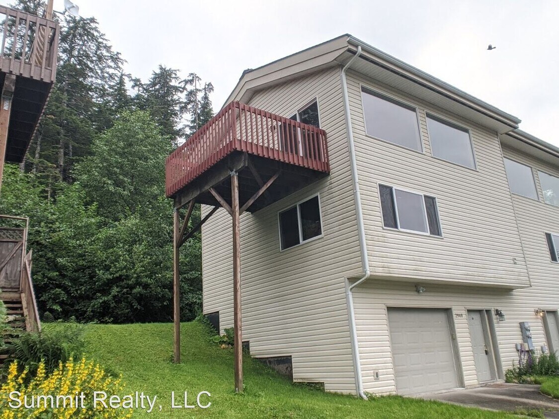 Primary Photo - 3 br, 1.5 bath House - 2940 Simpson Ave