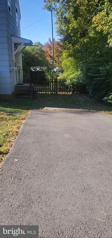 Foto del edificio - 1670 N Longfellow St