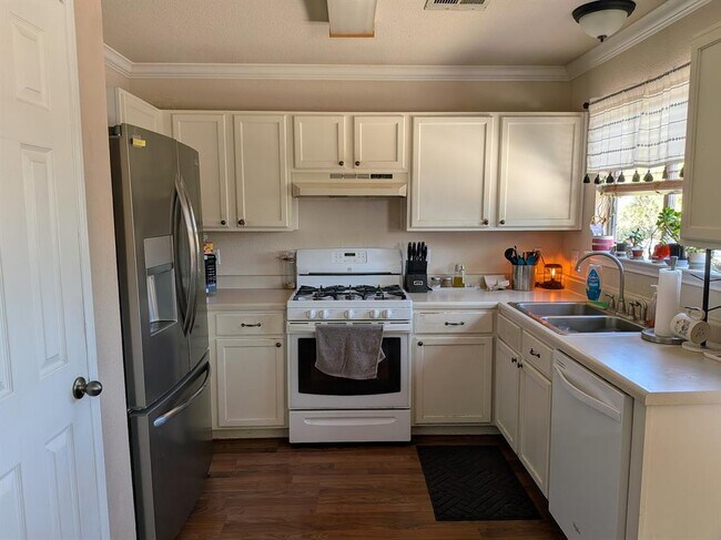 Foto del edificio - 1800 Twisted Oak Dr