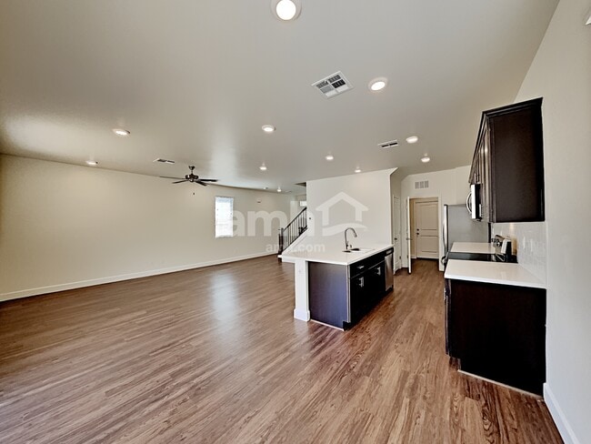 Foto del edificio - 1910 Macchia Ave