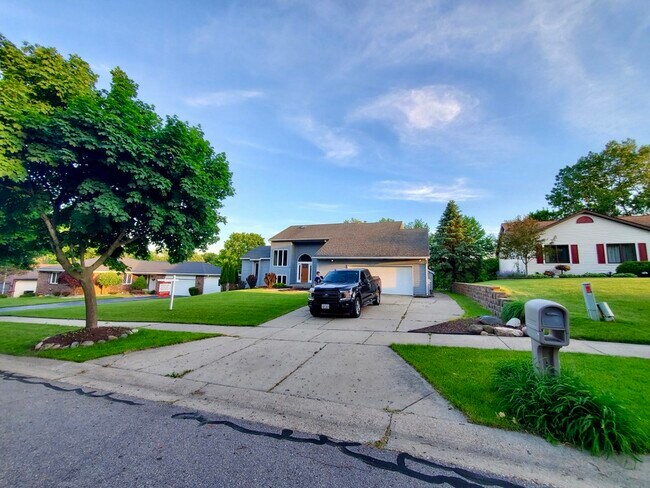 Foto del edificio - 2630 Glencairin Dr NW