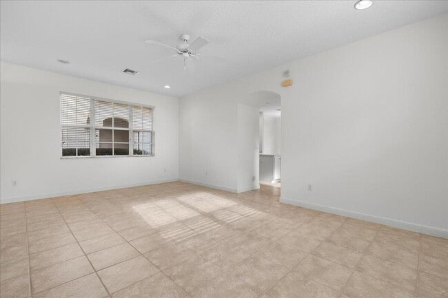 Building Photo - 556 Tomahawk Ct