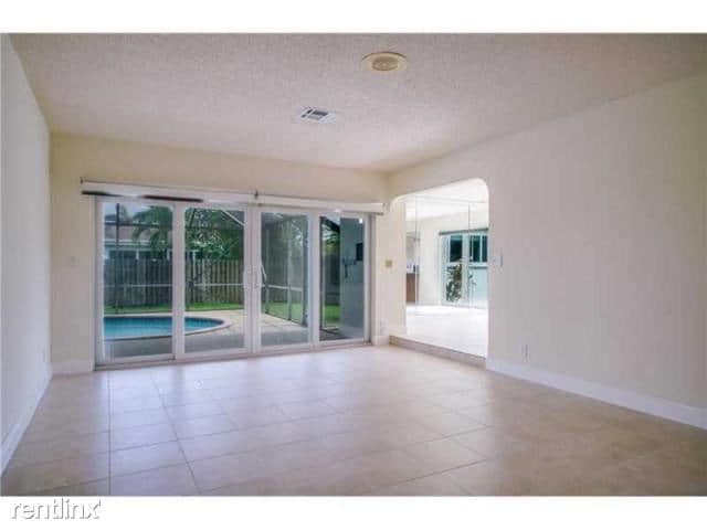 Building Photo - 4855 Acorn Dr