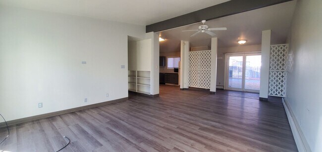 Building Photo - 920 1/2-920 1/2 Crist Dr