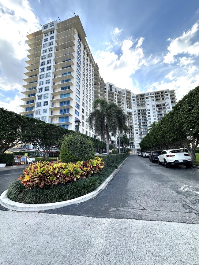 Building Photo - 1801 S Flagler Dr