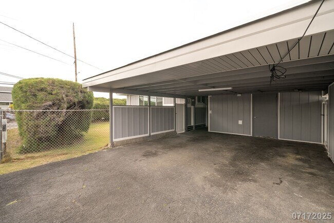 Building Photo - Renovated 3br Kuaaina Way in Kailua, $6000...