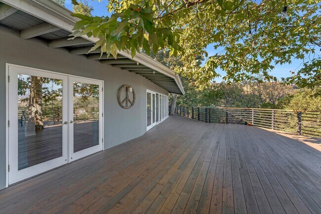 Foto del edificio - 8490 Cole Crest Dr
