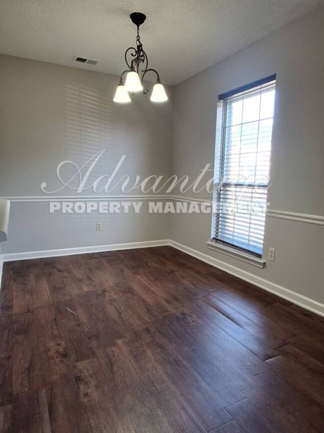 Building Photo - 3 BR and 2 BA Raleigh/ Bartlett Newly Reno...