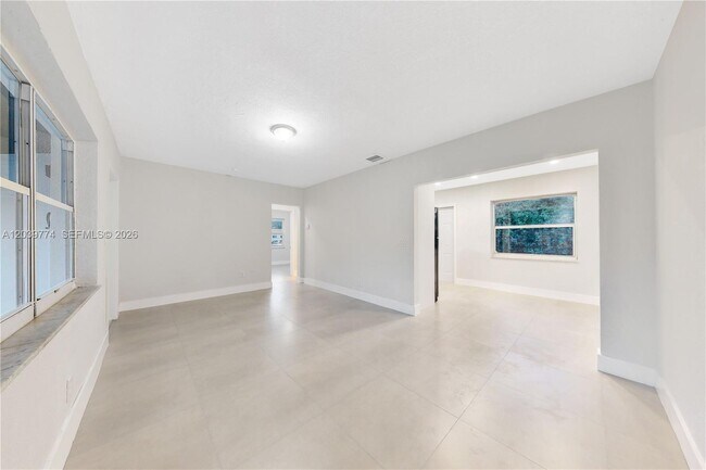 Foto del edificio - 11702 NW 1st Ave