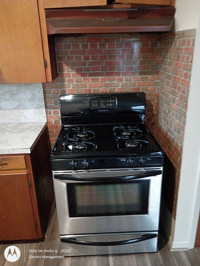 Building Photo - 3/1 Newly updated home