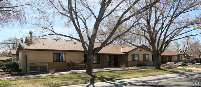 Building Photo - Silverada Manor