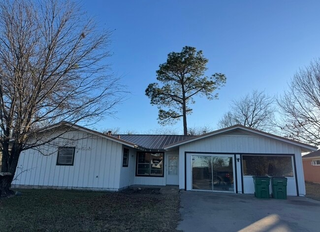 Building Photo - 207 Runaway Bay Dr