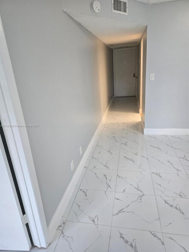 Foto del edificio - 8040 N Colony Cir