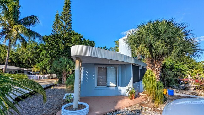 Building Photo - 3813 N Old Dixie Highway A Boynton Beach F...