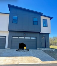 Building Photo - 210 Bogey Ln