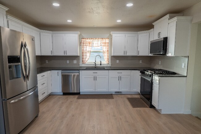 Foto del edificio - 945 N 7th E St