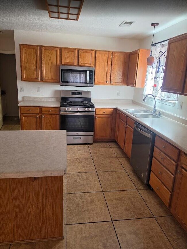 Foto del edificio - 9215 Eiffel Ave SW