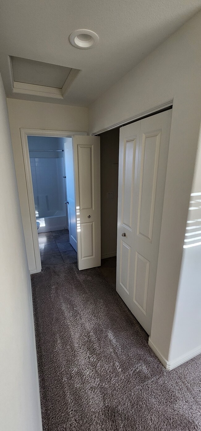 Building Photo - 162 Sweetwater Ln