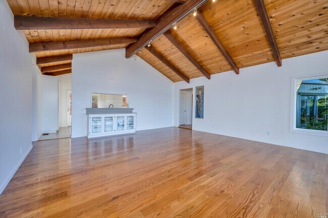 Building Photo - 3051 Redwood Rd