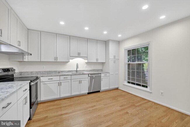 Foto del edificio - 4843 Sangamore Rd