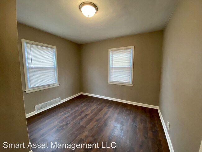 Building Photo - 3 br, 1 bath House - 4988 N 60th