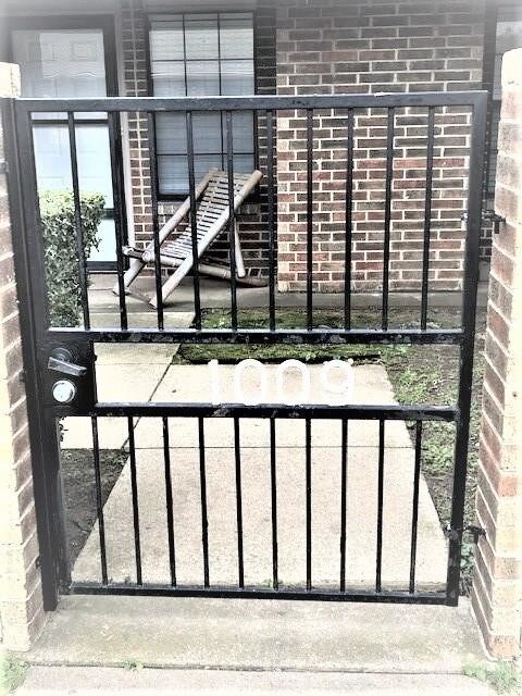 Building Photo - 1009 Riverchase St