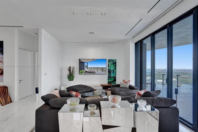 Building Photo - 17141 Collins Ave